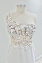 Load image into Gallery viewer, Daalarna Couture "BDP 223"