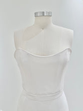 Load image into Gallery viewer, Alexandra Grecco "Reine"