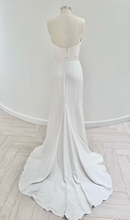 Load image into Gallery viewer, Alexandra Grecco "Reine"