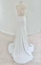 Load image into Gallery viewer, Daalarna Couture "BDP 223"