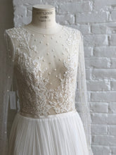 Load image into Gallery viewer, Divine Atelier "Tiara"
