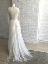 Load image into Gallery viewer, Divine Atelier "Tiara"