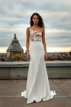 Load image into Gallery viewer, Daalarna Couture "BDP 223"
