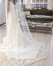 Load image into Gallery viewer, Alexandra Grecco &quot;Lennon Veil&quot;
