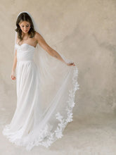 Load image into Gallery viewer, Alice and Mae "Goldie" Veil
