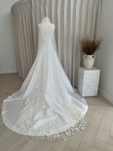 Load image into Gallery viewer, Alexandra Grecco &quot;Lennon Veil&quot;
