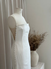 Load image into Gallery viewer, Sarah Seven &quot;Claudette&quot; in Silk
