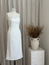 Load image into Gallery viewer, Sarah Seven &quot;Claudette&quot; in Silk
