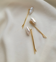 Load image into Gallery viewer, Maison Sabben "Pearl Hairpins"
