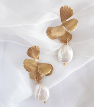 Load image into Gallery viewer, Maison Sabben &quot;Univers Pearl&quot; Earring
